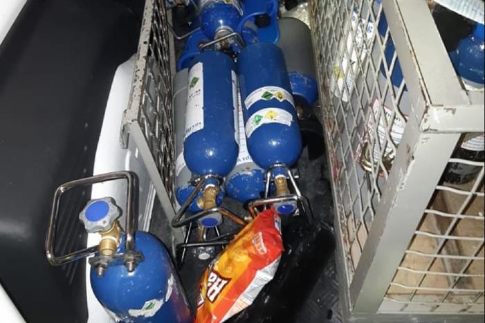 Lachgaskoerier (22) aangehouden bij tankstation Neerduist