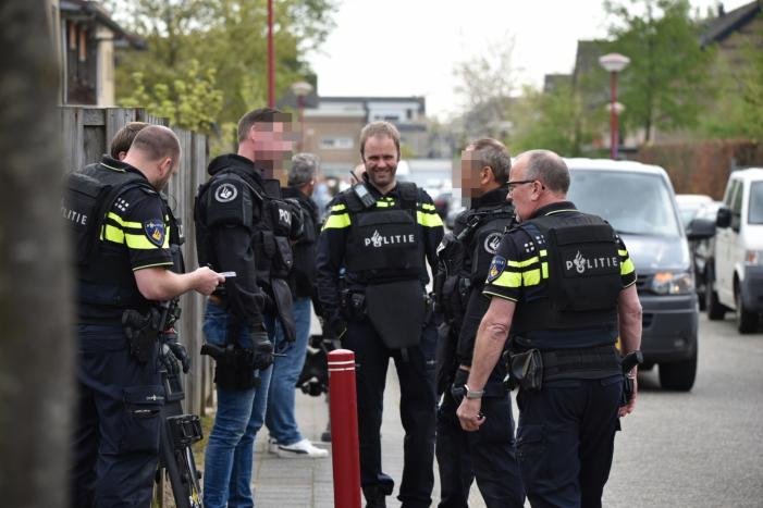 Team Paraatheid valt woning binnen