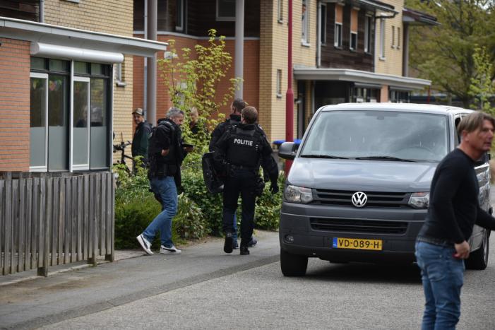 Team Paraatheid valt woning binnen