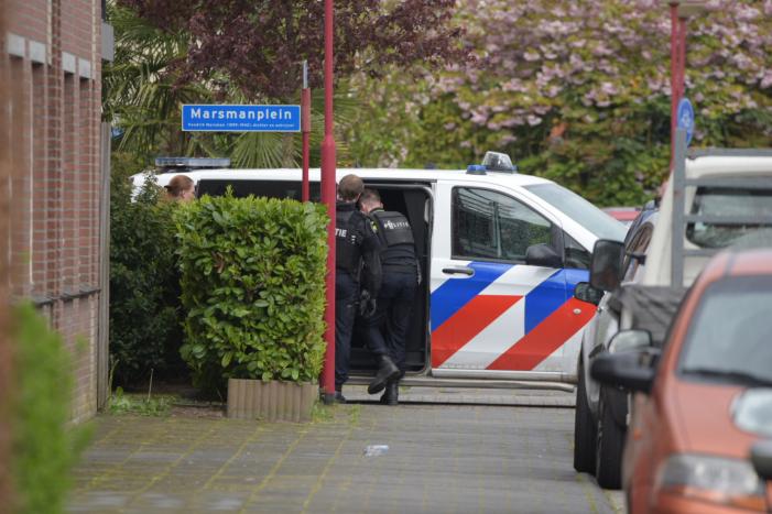 Team Paraatheid valt woning binnen