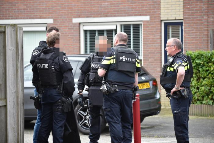 Team Paraatheid valt woning binnen