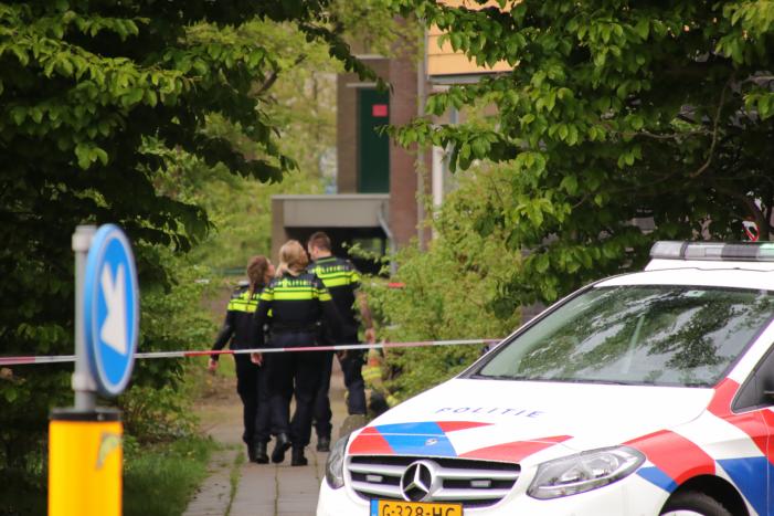 Dode aangetroffen onderaan flatgebouw