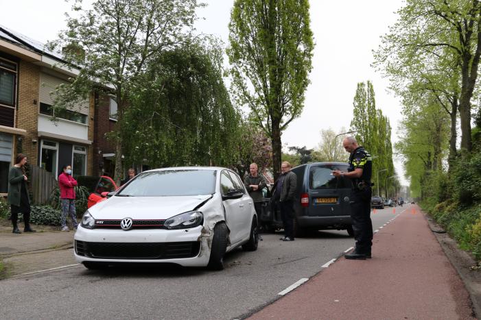 Meerdere auto's beschadigd na aanrijding