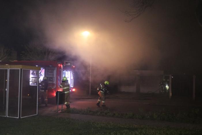 Veel rook bij brand in garageboxen