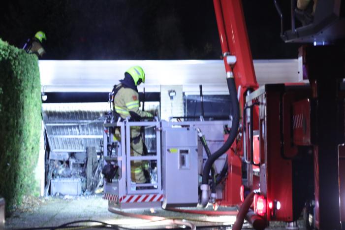 Veel rook bij brand in garageboxen