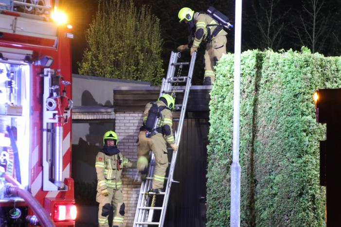 Veel rook bij brand in garageboxen