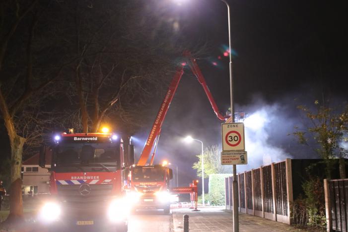 Veel rook bij brand in garageboxen