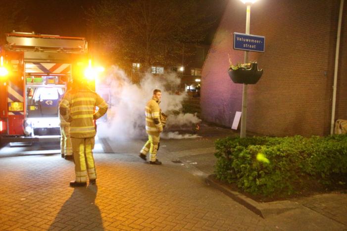 Vuurkorf op parkeerplaats geblust