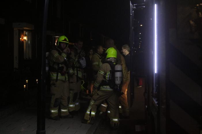 Brandweer opzoek na melding van een woningbrand