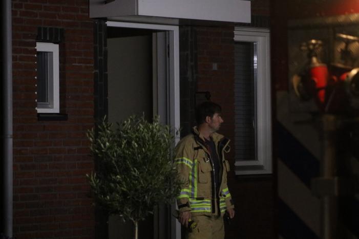 Brandweer opzoek na melding van een woningbrand