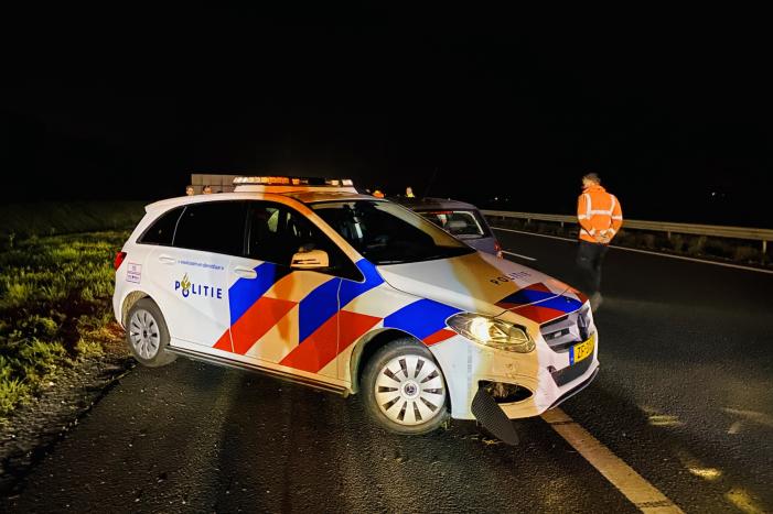 19-jarige bestuurder rijdt opzettelijk tegen politiewagen
