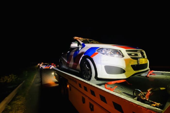 19-jarige bestuurder rijdt opzettelijk tegen politiewagen