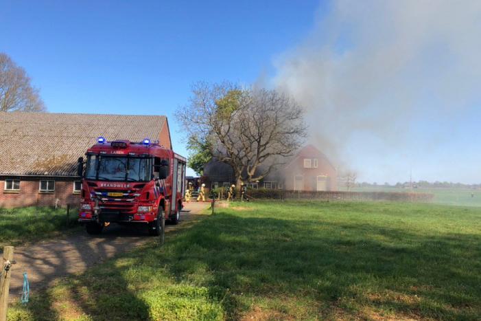 Uitslaande brand rieten dak woning