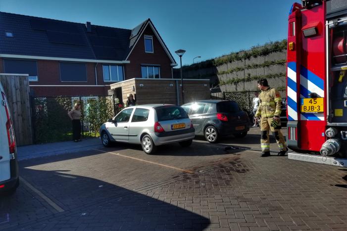 Brandende peuk veroorzaakt schuurbrand