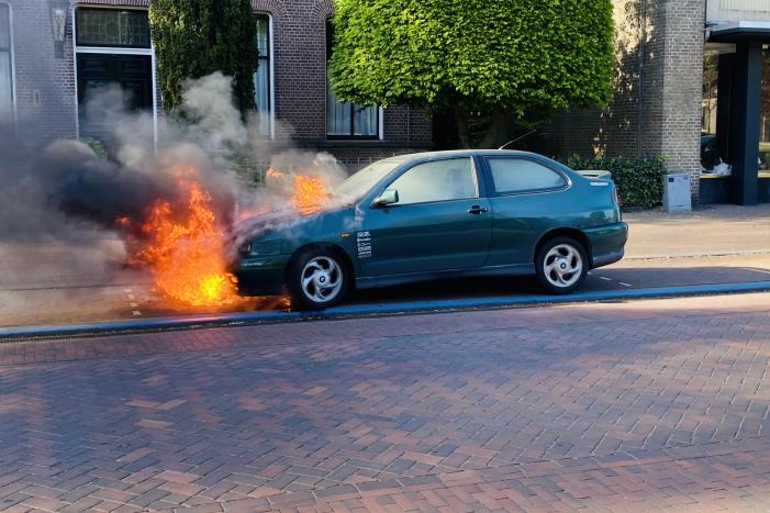 Auto verwoest door brand