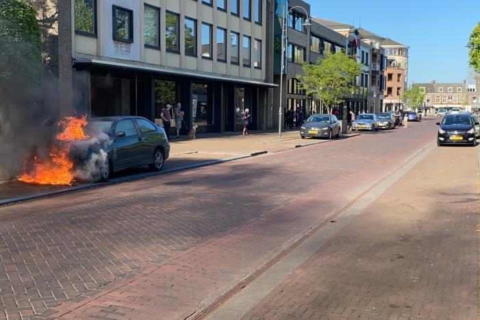 Auto verwoest door brand