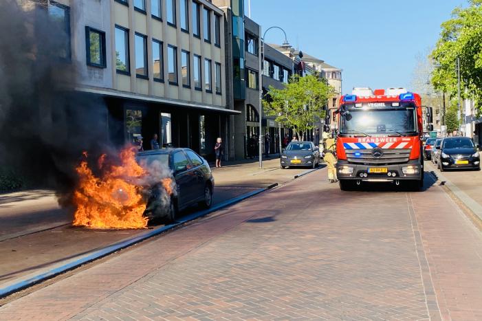 Auto verwoest door brand