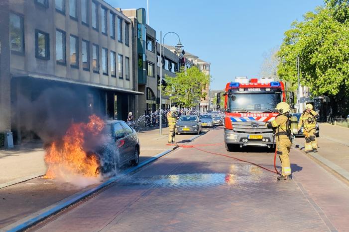Auto verwoest door brand