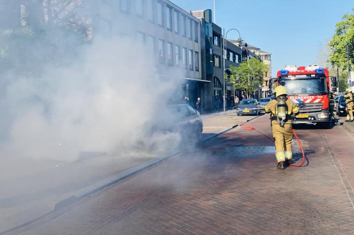 Auto verwoest door brand