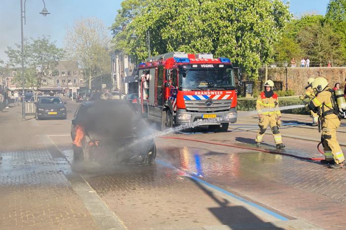 Auto verwoest door brand