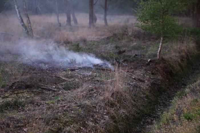 Brandweer blust buitenbrand