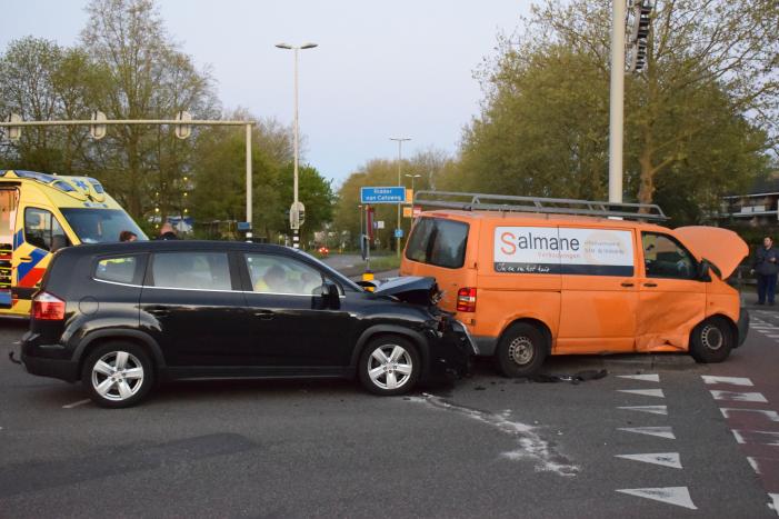 Veel schade bij aanrijding op kruising