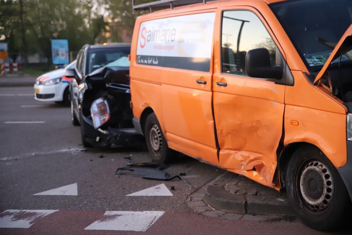 Veel schade bij aanrijding op kruising