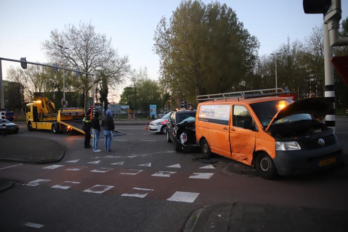 Veel schade bij aanrijding op kruising