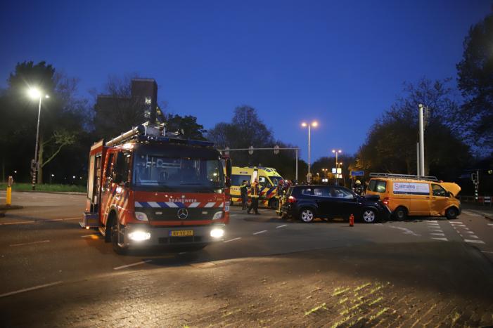 Veel schade bij aanrijding op kruising