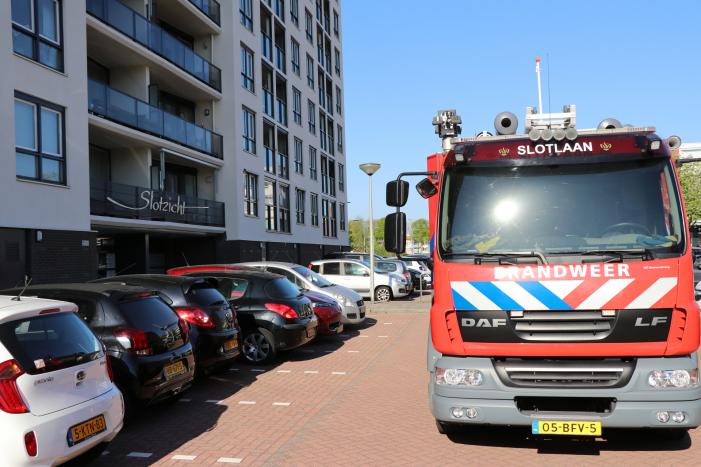 Brandweer opzoek naar oorzaak van gaslucht in woning
