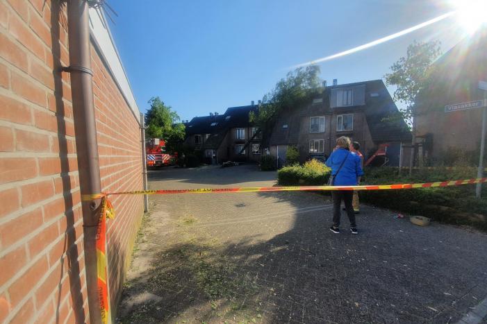 Boom omgevallen op woning