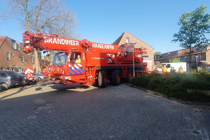 Boom omgevallen op woning