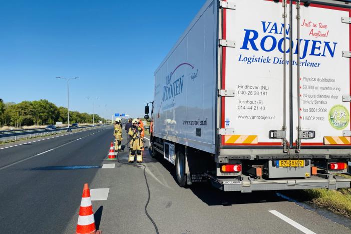 Vrachtwagen vat vlam door vastgelopen remmen
