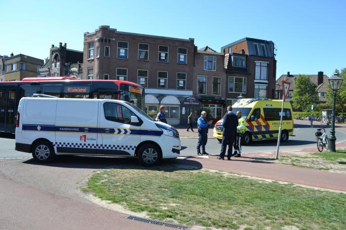 Buschauffeur ziet fietser over het hoofd
