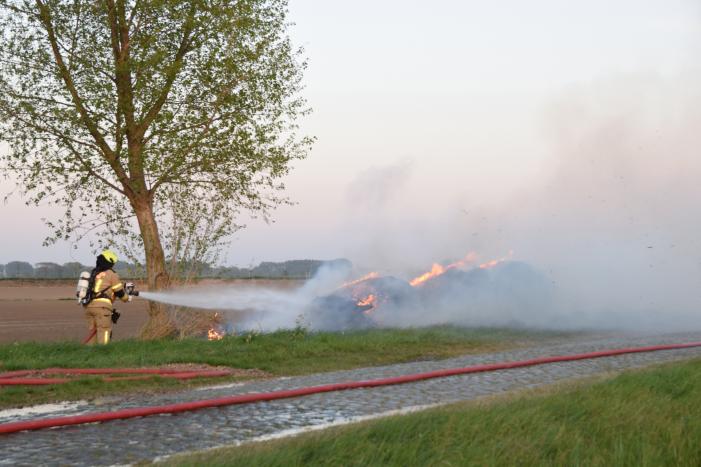 Flinke buitenbrand in composthoop