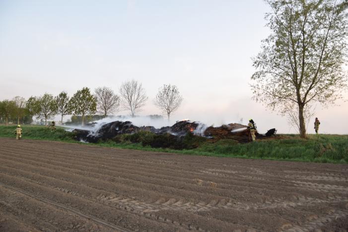 Flinke buitenbrand in composthoop