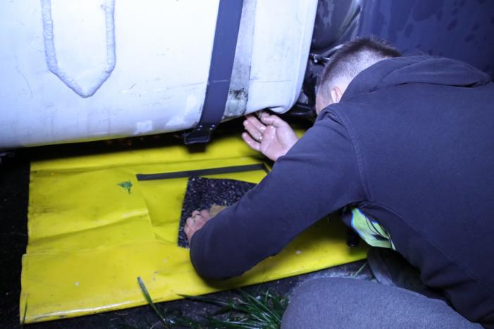 Tankstation en parkeerplaats afgesloten om lekgereden dieseltank