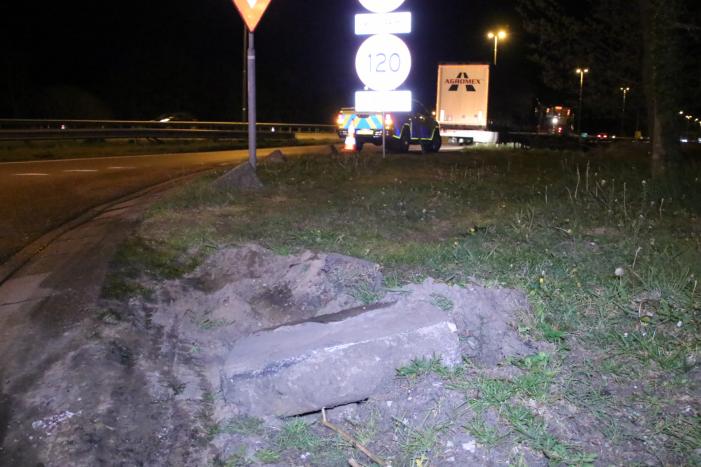 Tankstation en parkeerplaats afgesloten om lekgereden dieseltank