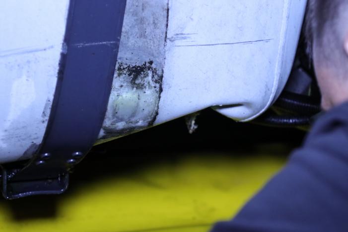 Tankstation en parkeerplaats afgesloten om lekgereden dieseltank