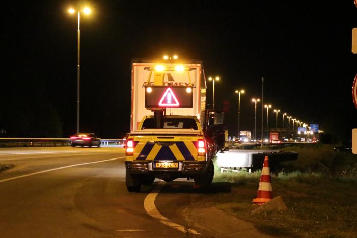 Tankstation en parkeerplaats afgesloten om lekgereden dieseltank