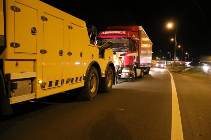 Tankstation en parkeerplaats afgesloten om lekgereden dieseltank