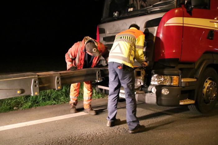 Tankstation en parkeerplaats afgesloten om lekgereden dieseltank