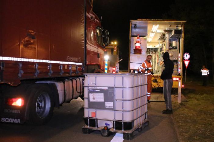 Tankstation en parkeerplaats afgesloten om lekgereden dieseltank