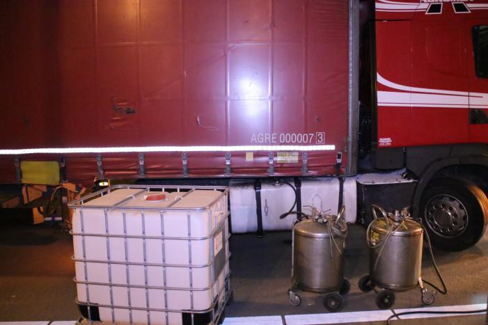 Tankstation en parkeerplaats afgesloten om lekgereden dieseltank