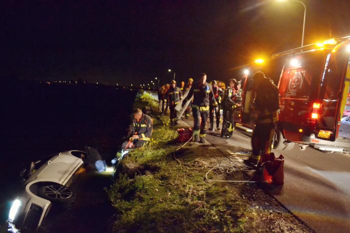 Voertuig te water, bestuurder spoorloos