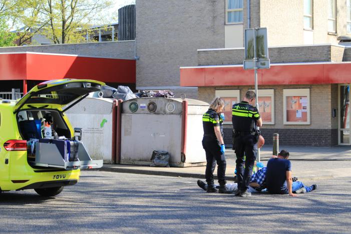 Fietser gaat onderuit op parkeerplaats