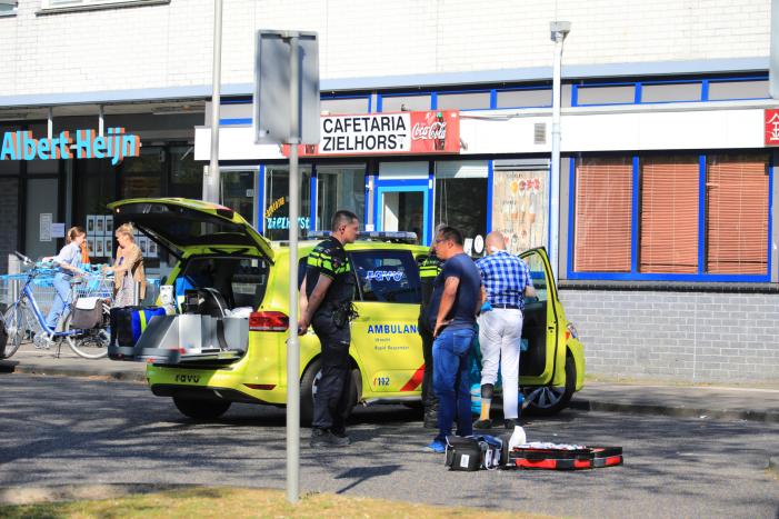Fietser gaat onderuit op parkeerplaats