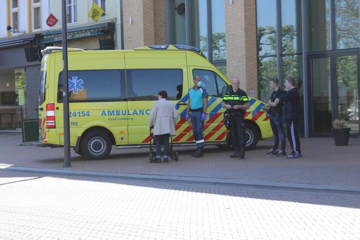 Vrouw met rollator aangereden door auto
