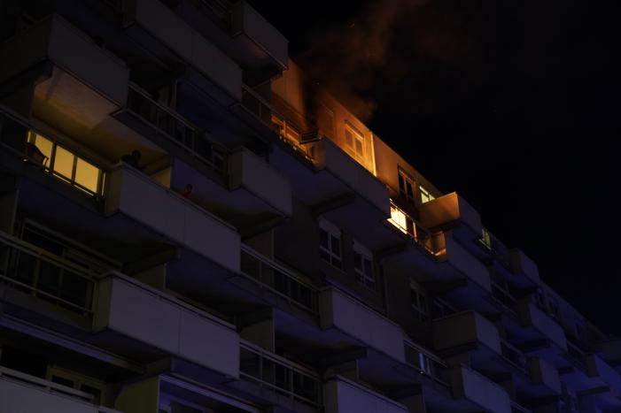 Felle uitslaande brand op balkon