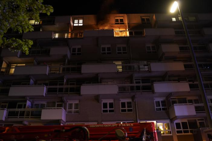 Felle uitslaande brand op balkon